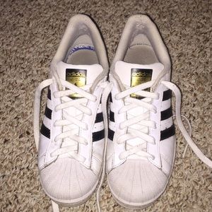 Adidas superstars
